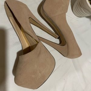 Liliana - Nude Platform Pumps - Never Worn